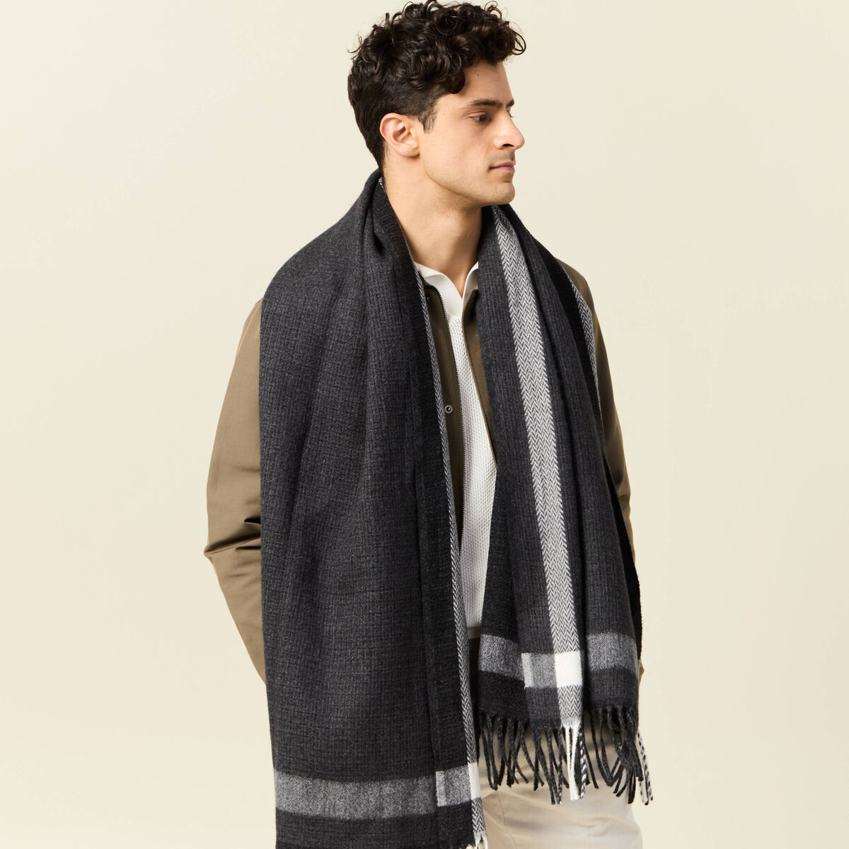 Écharpe à franges gris foncé homme