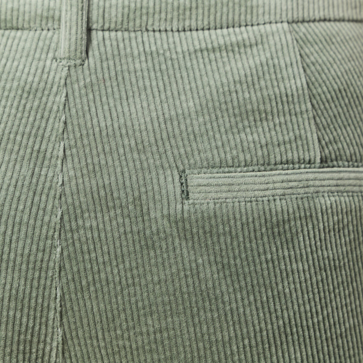 Pantalon chino velours c&ocirc;tel&eacute; vert kaki femme
