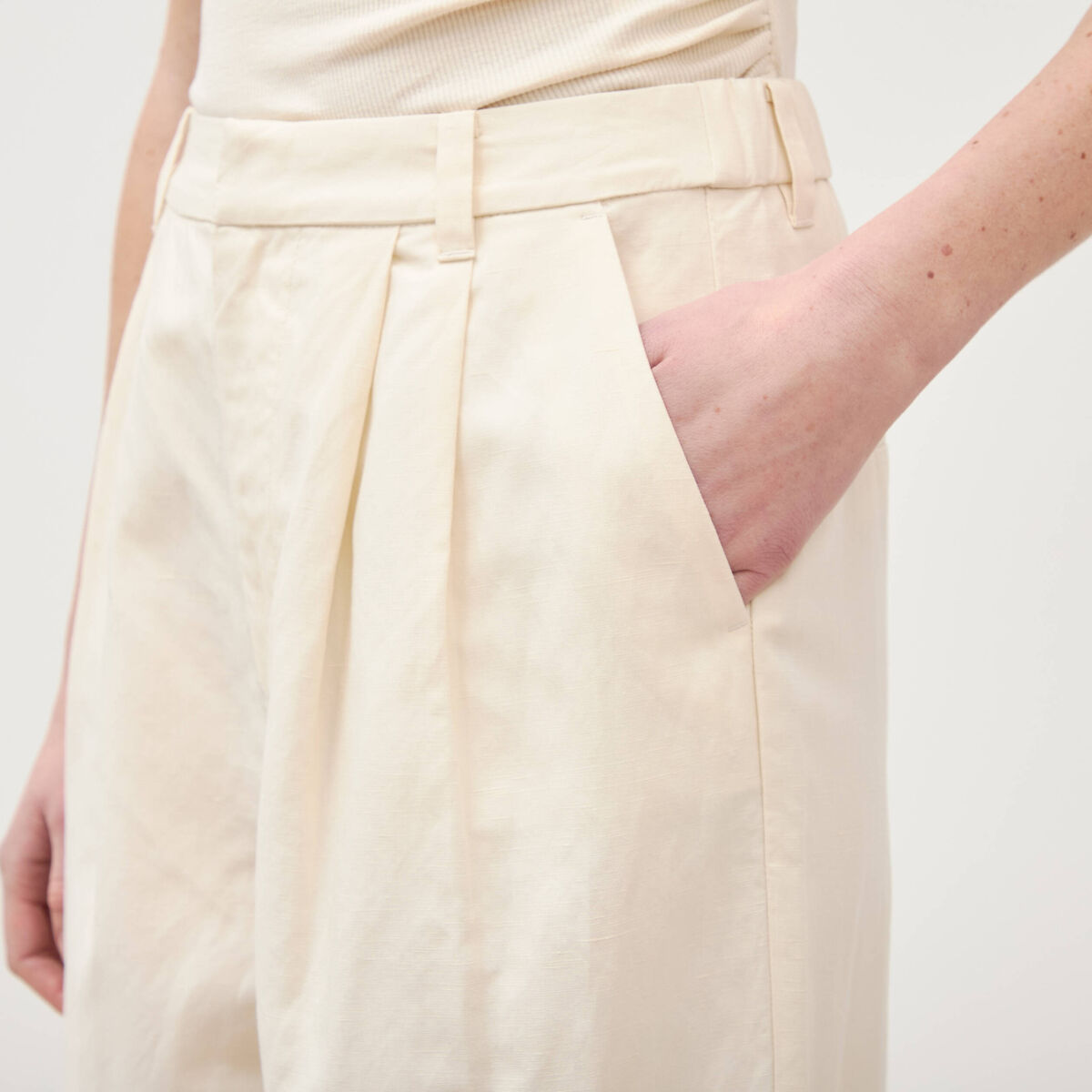 Pantalon barrel coupe loose taille haute ecru femme
