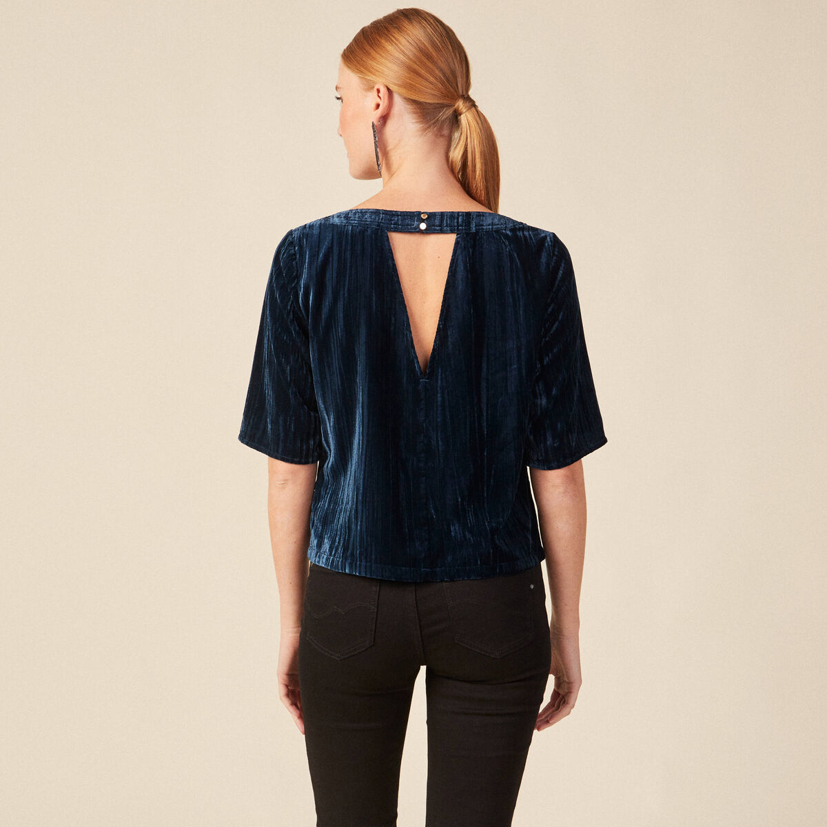 Blouse ajust&eacute;e manches courtes velours bleu canard femme
