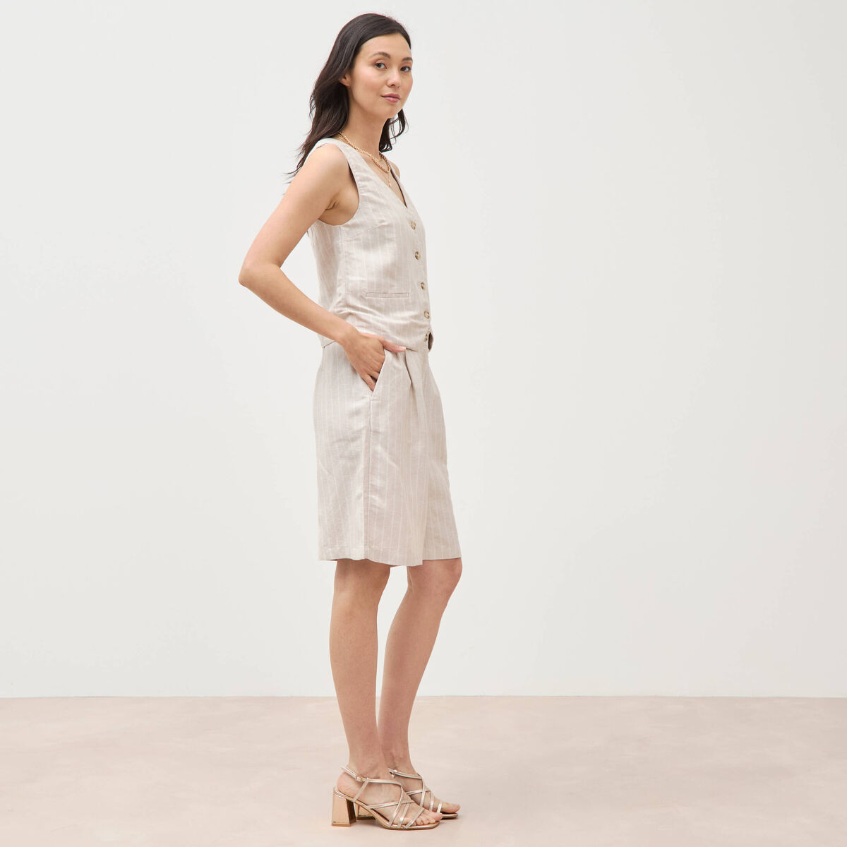 Gilet ajust&eacute; col v sans manches beige femme