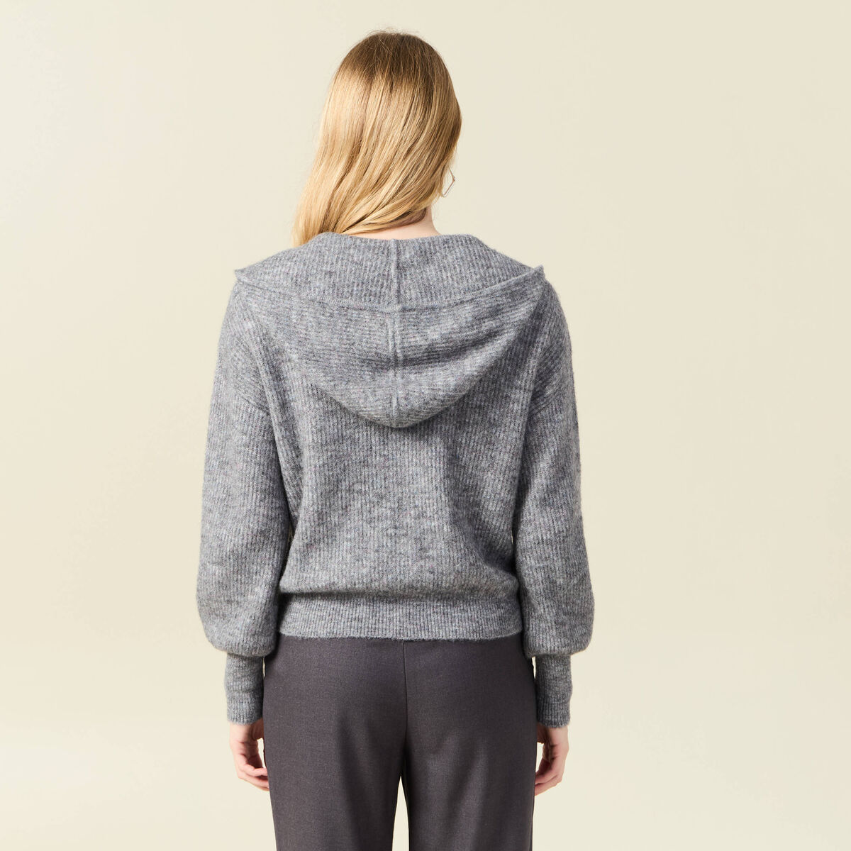 Gilet manches longues capuche gris clair femme