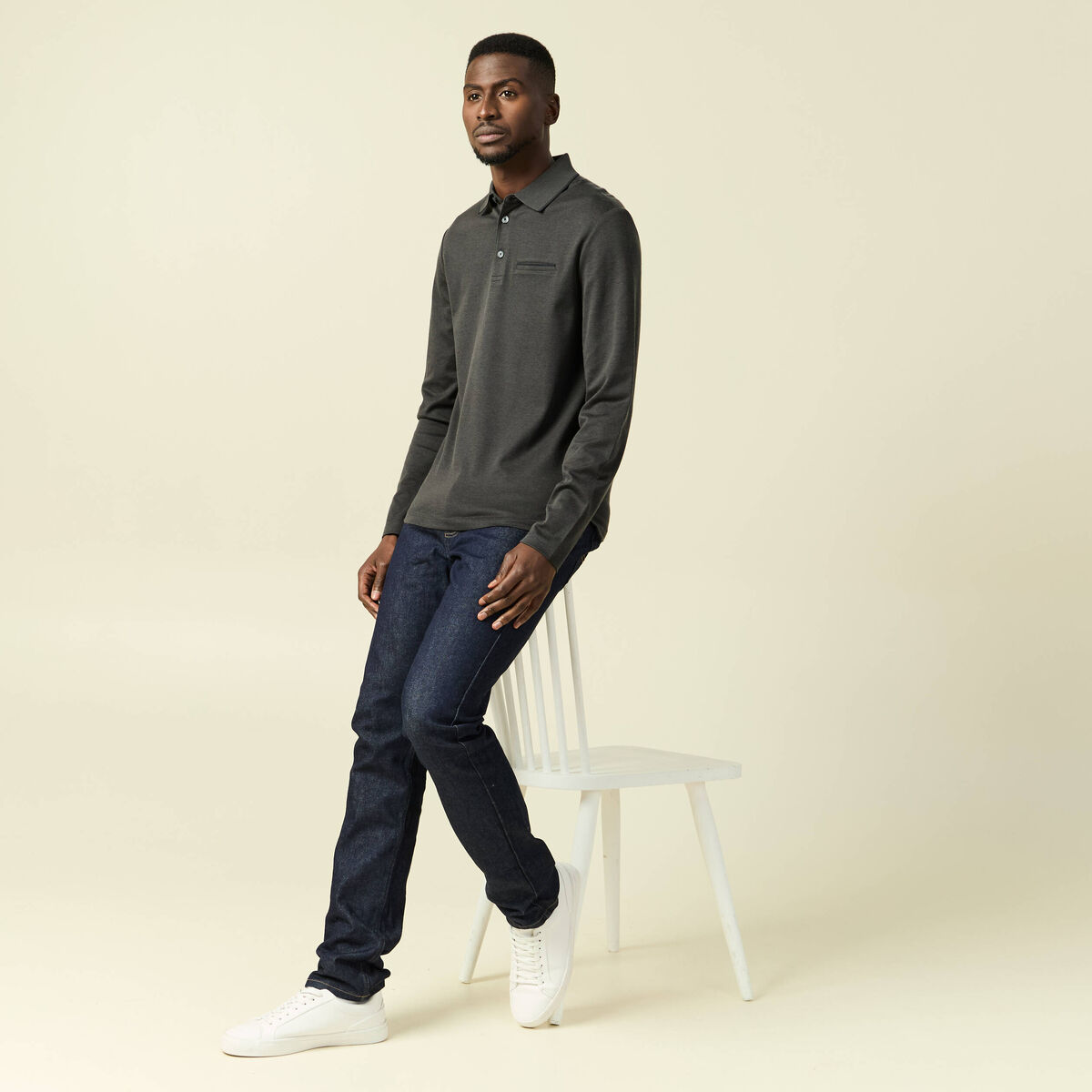Polo cintr&eacute; manches longues noir homme