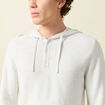 Pull fin en coton &agrave; capuche ecru homme