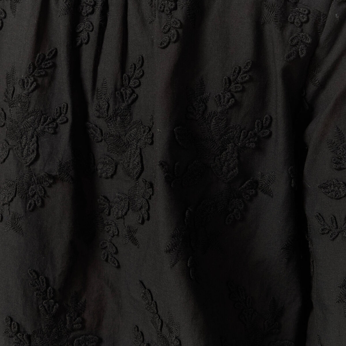 Chemise col rond manches longues brod&eacute;e noir femme