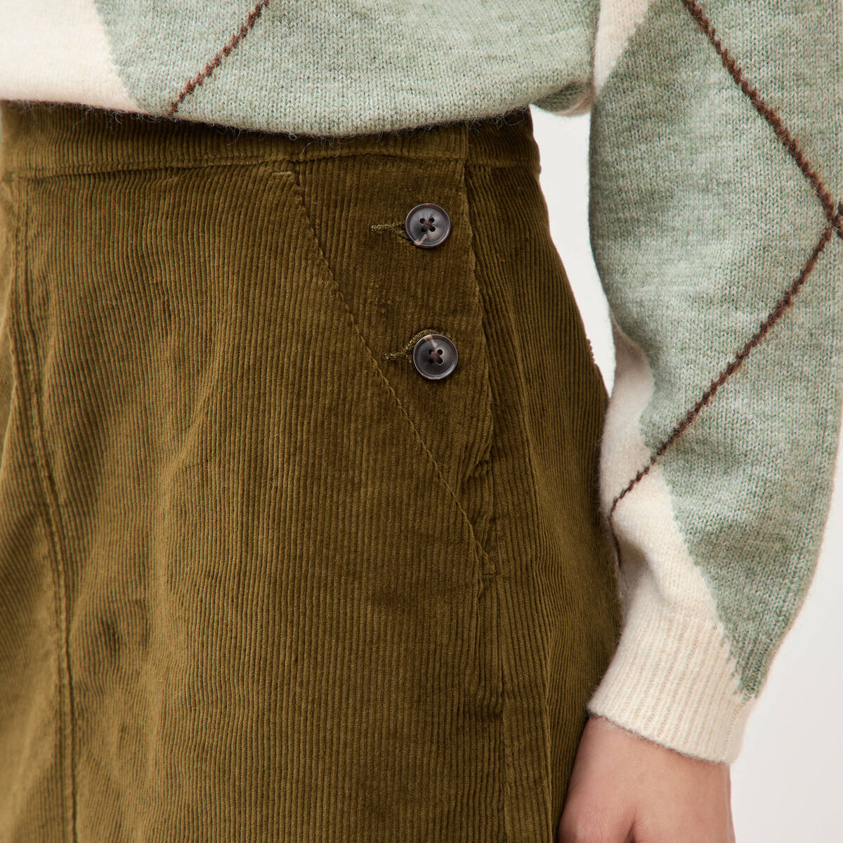 Jupe droite courte en velours vert olive femme