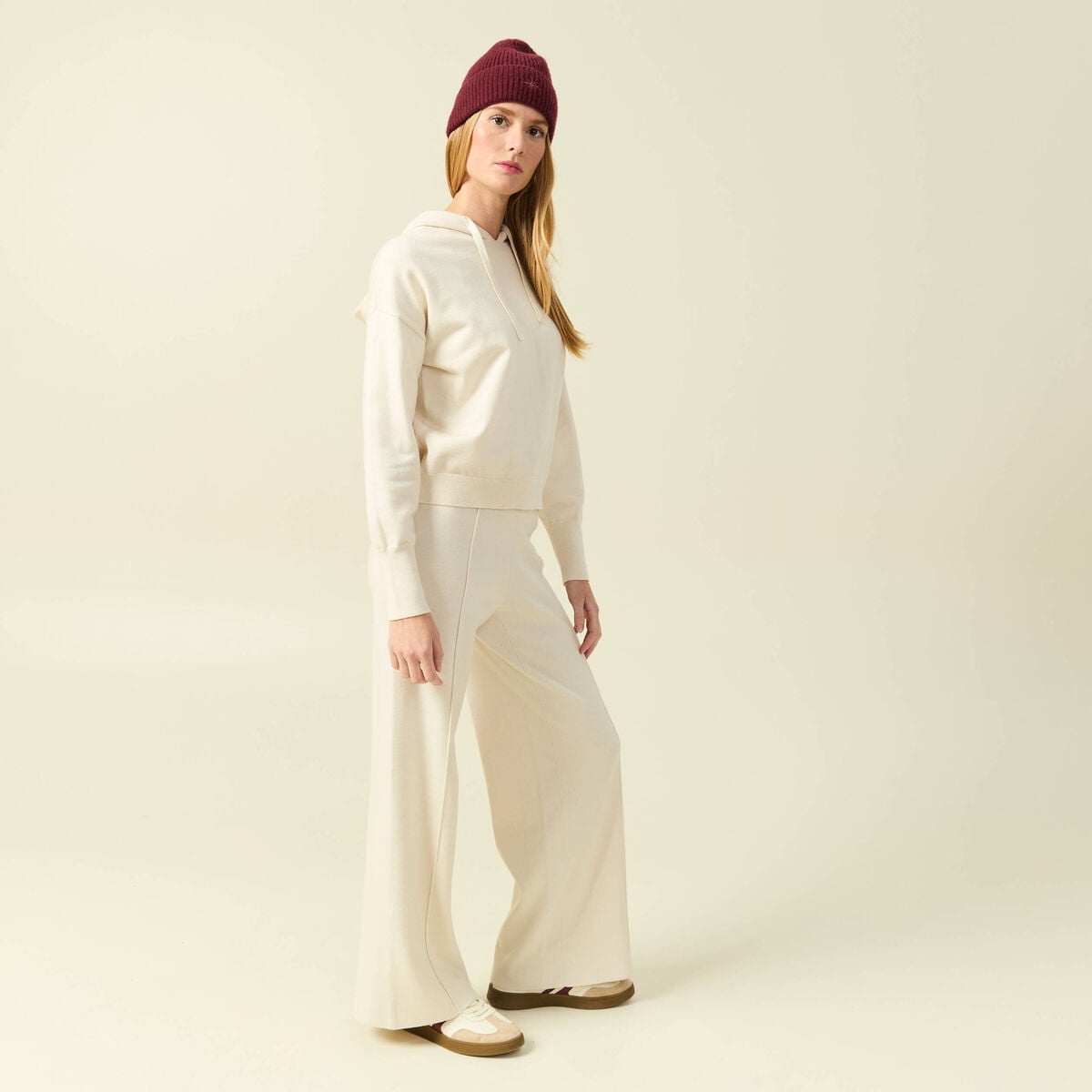 Sweat &agrave; capuche manches longues creme femme