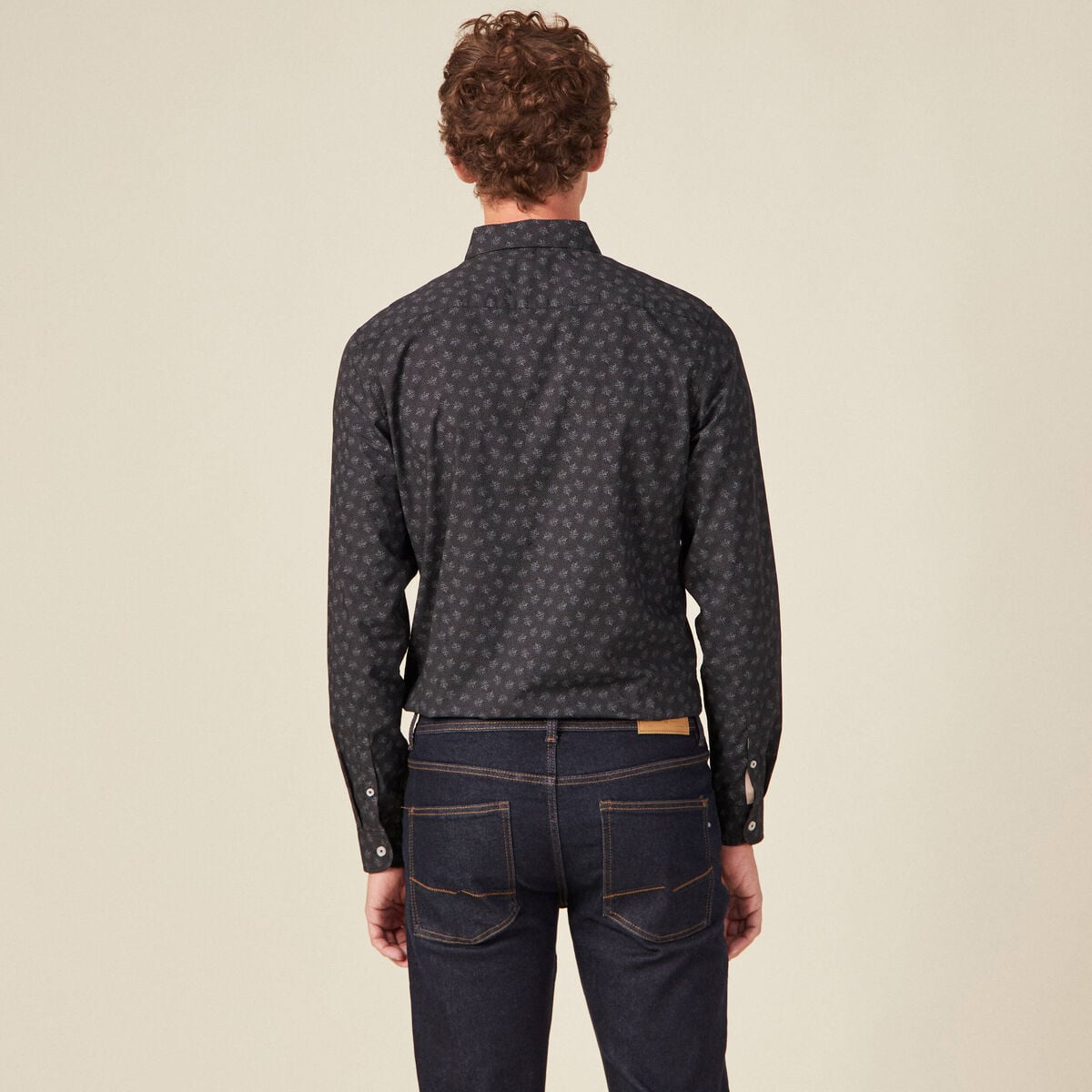 Chemise cintr&eacute;e en coton manches longues noir homme