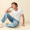 T-shirt ajust&eacute; col v manches courtes blanc homme