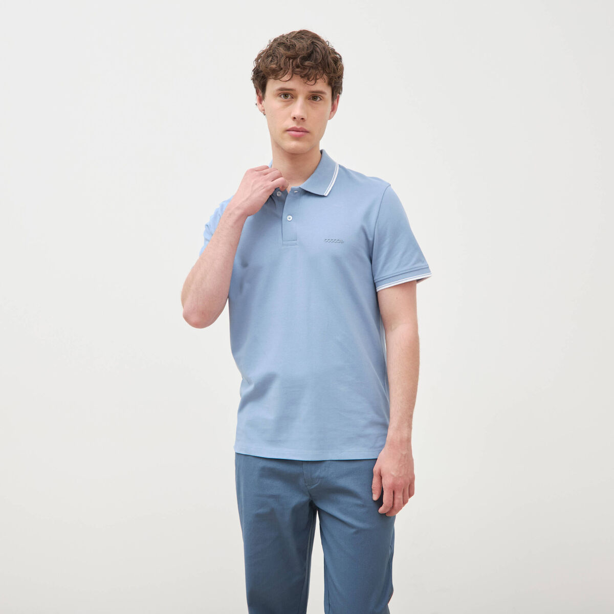 Polo cintr&eacute; en coton manches courtes bleu gris homme