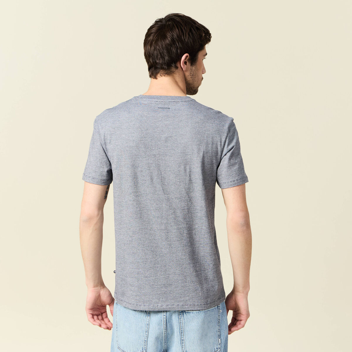 T-shirt cintr&eacute; col rond manches courtes bleu marine homme