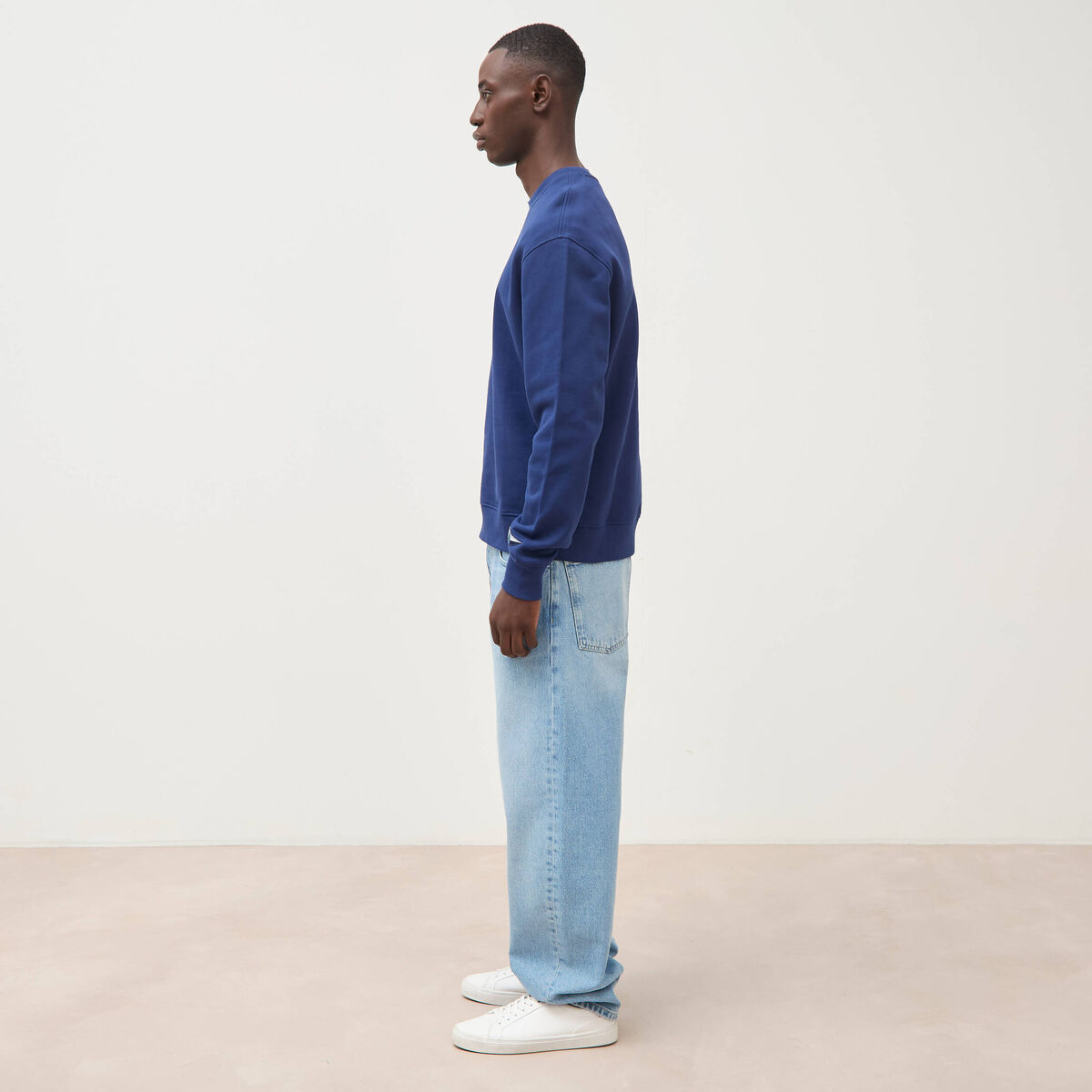 Sweat droit col rond brod&eacute; en coton bleu fonc&eacute; homme
