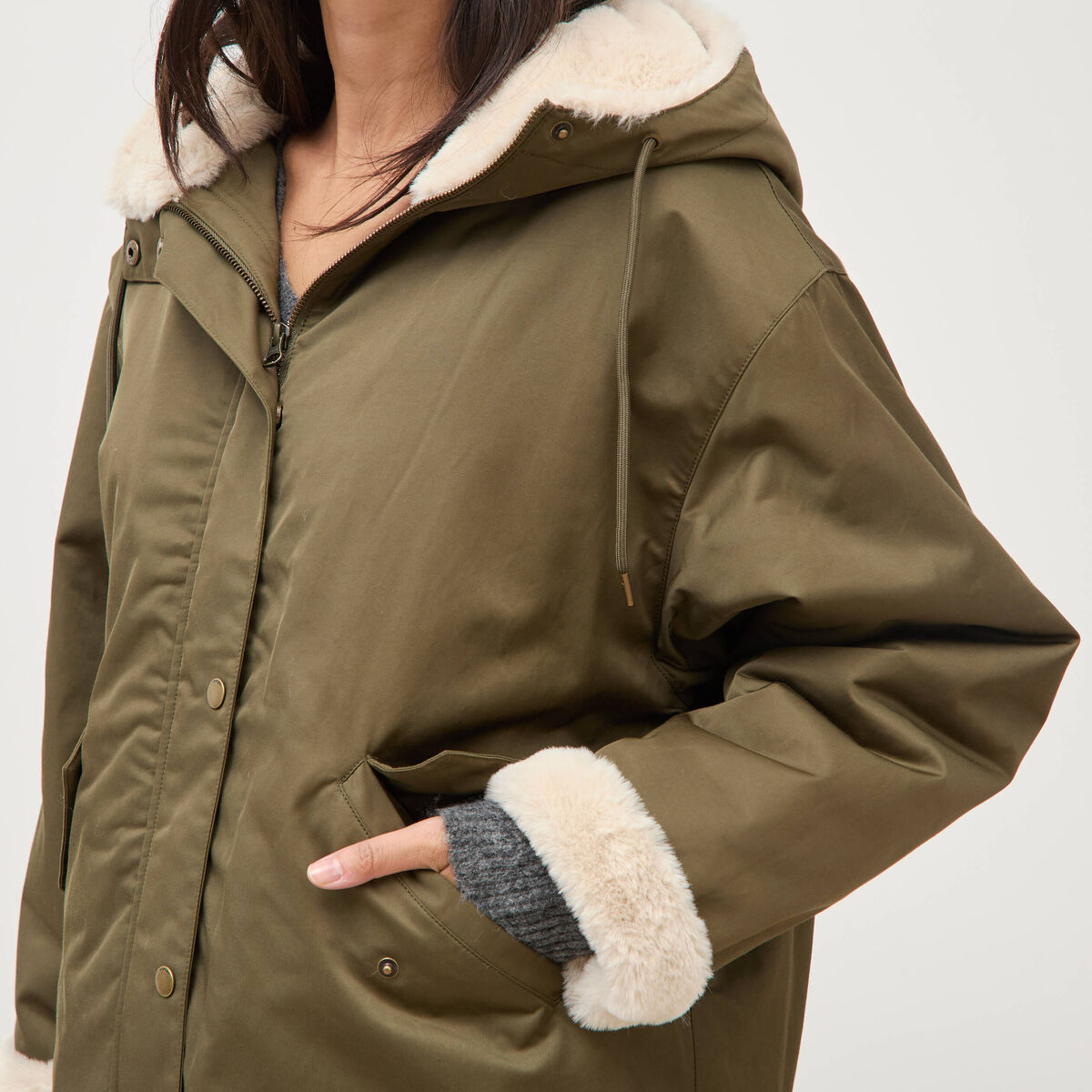 Parka oversize courte &agrave; capuche vert kaki femme