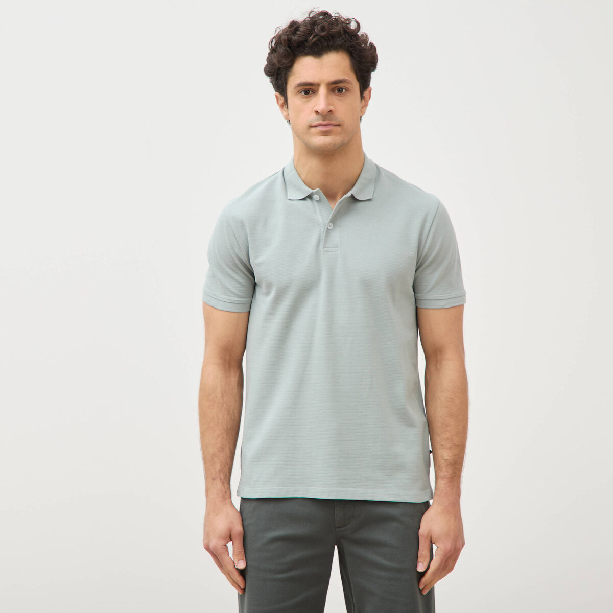 Polo cintr&eacute; en coton manches courtes vert clair homme