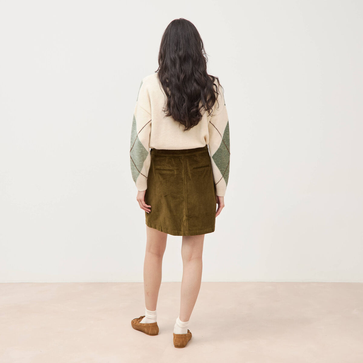 Jupe droite courte en velours vert olive femme