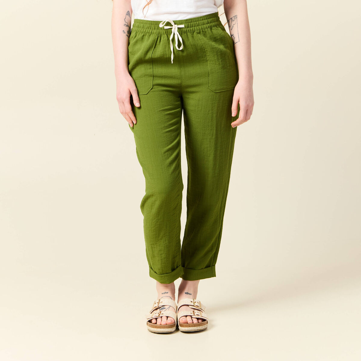 Pantalon carotte fluide vert olive femme