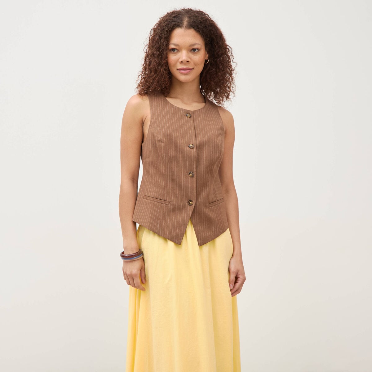 Gilet sans manches col rond doubl&eacute; marron femme