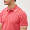 Polo cintr&eacute; en coton manches courtes rouge corail homme