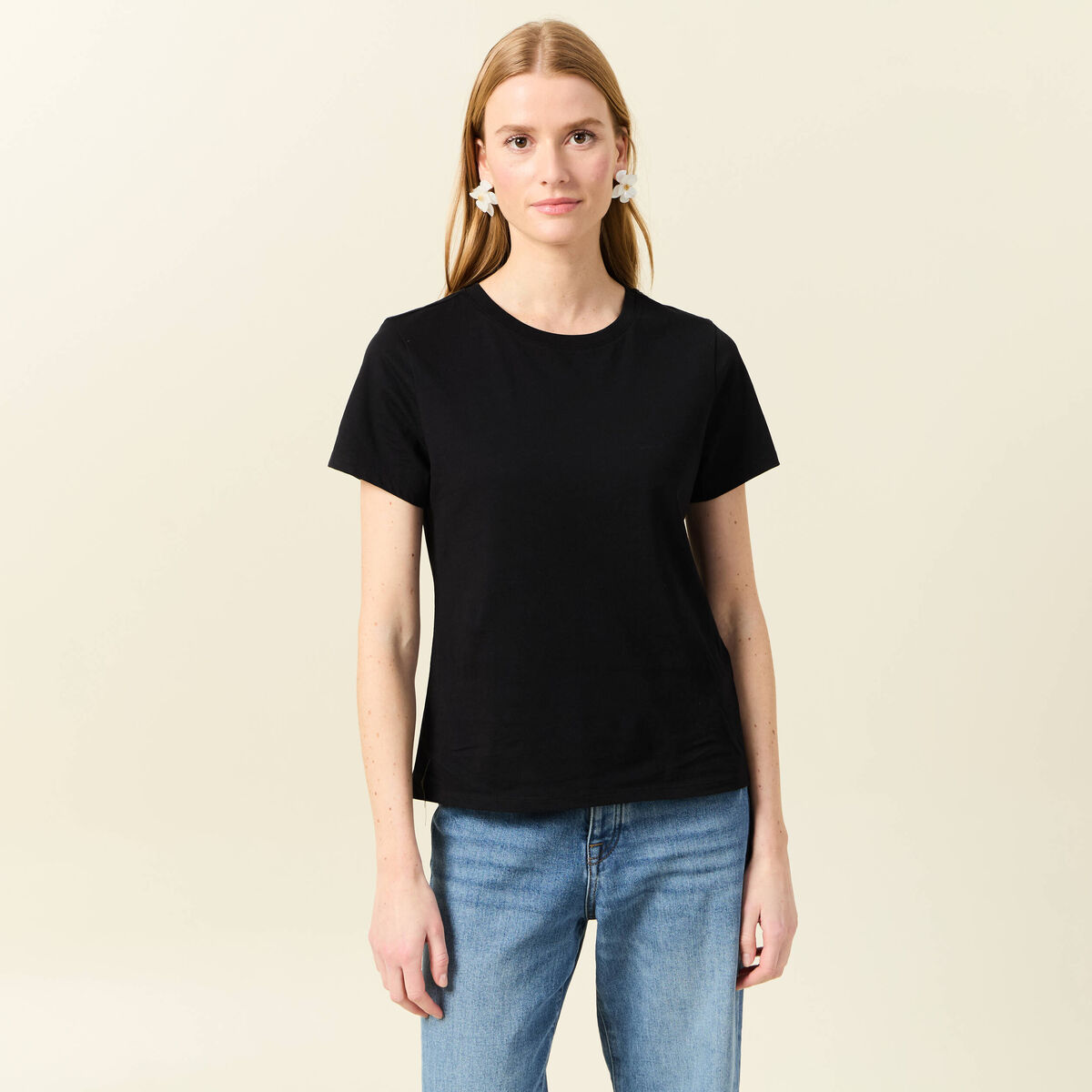 T-shirt cintr&eacute; col rond manches courtes noir femme
