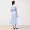 Robe longue &eacute;vas&eacute;e ceintur&eacute;e bleu clair femme