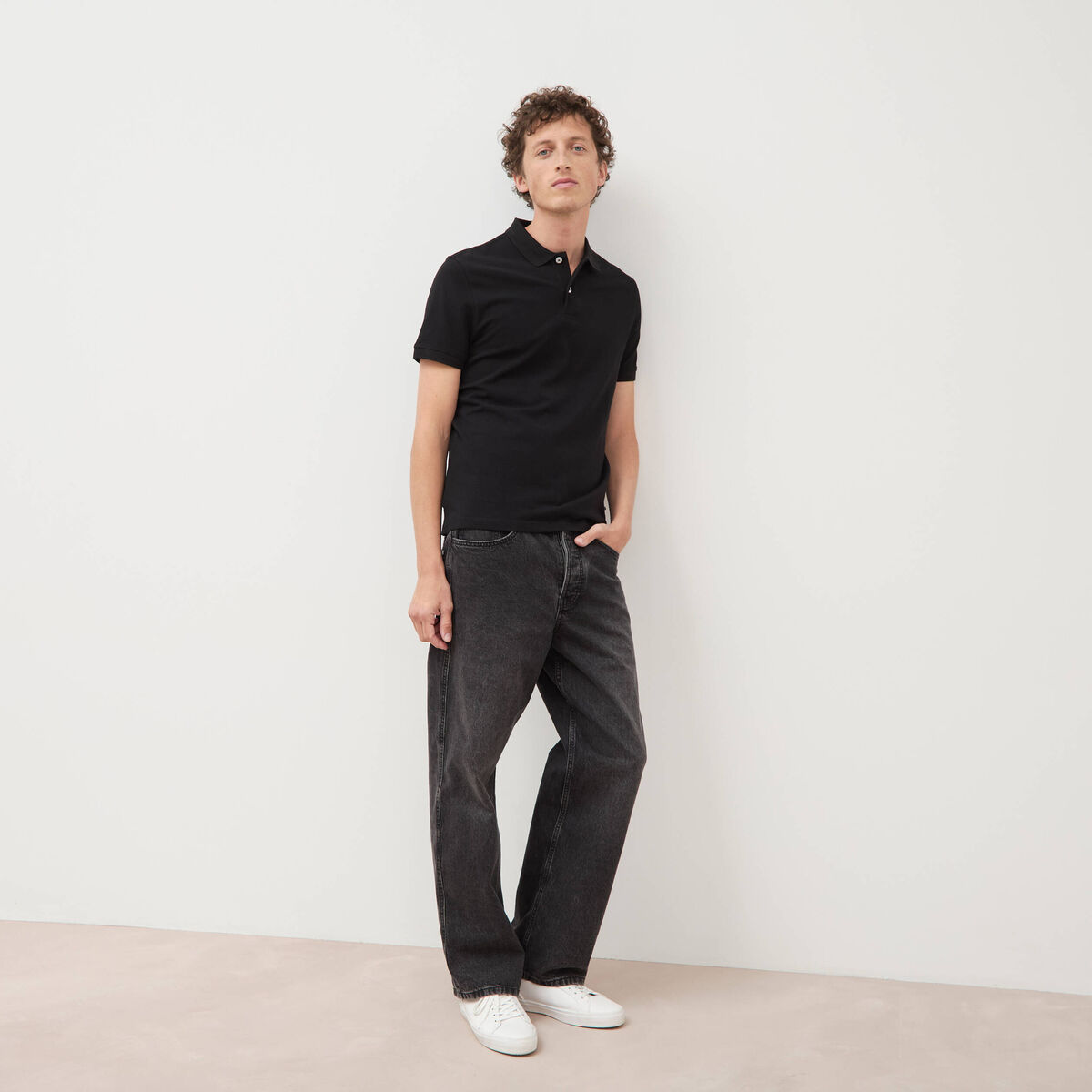 Polo cintr&eacute; en coton manches courtes noir homme
