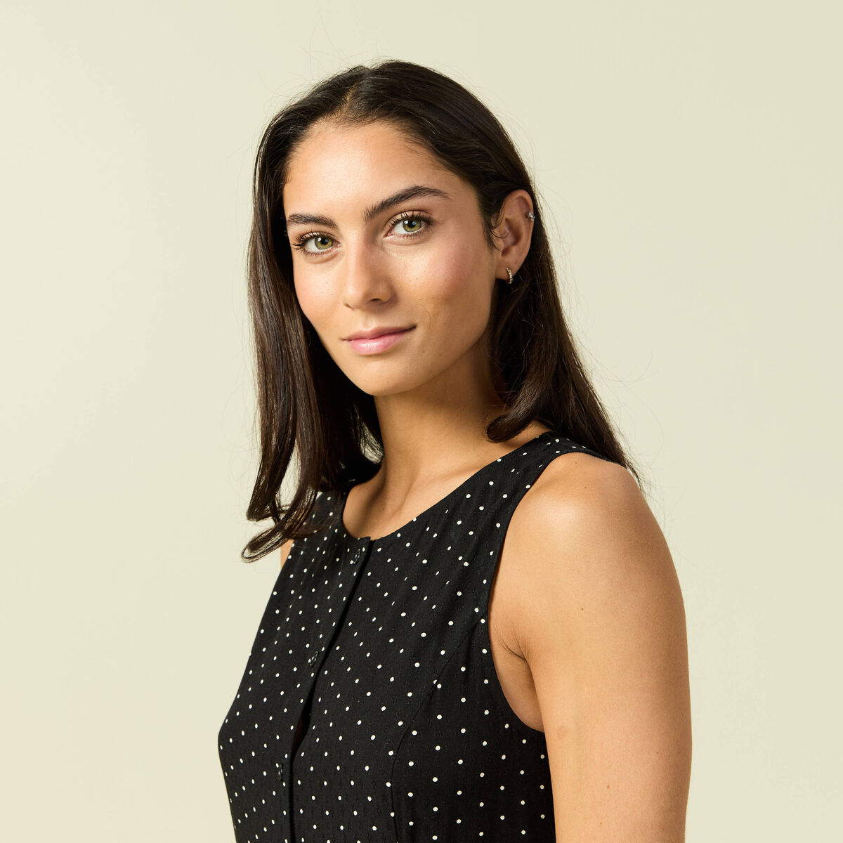 Robe fluide sans manches col rond noir femme