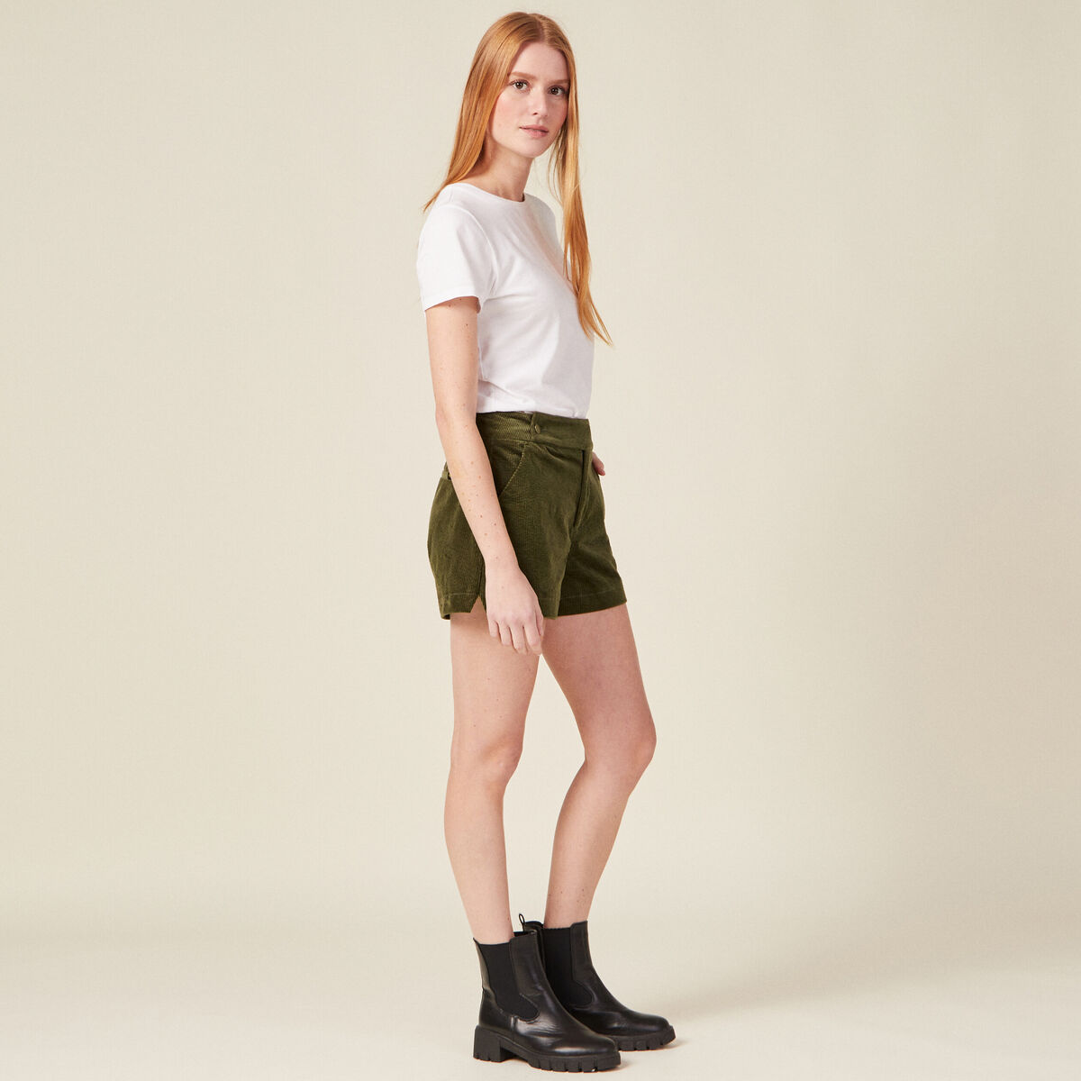 Short droit en velours vert kaki femme