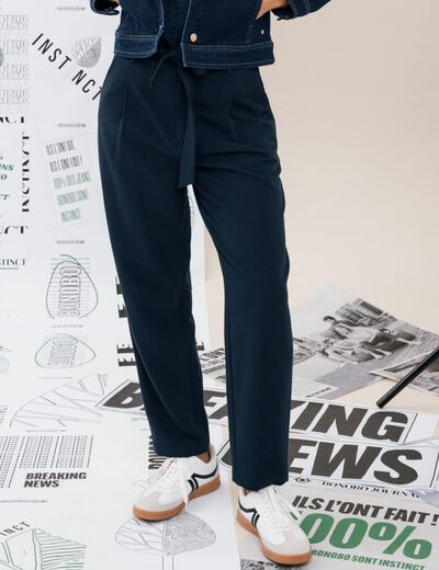Pantalon carotte ceinturé bleu marine femme