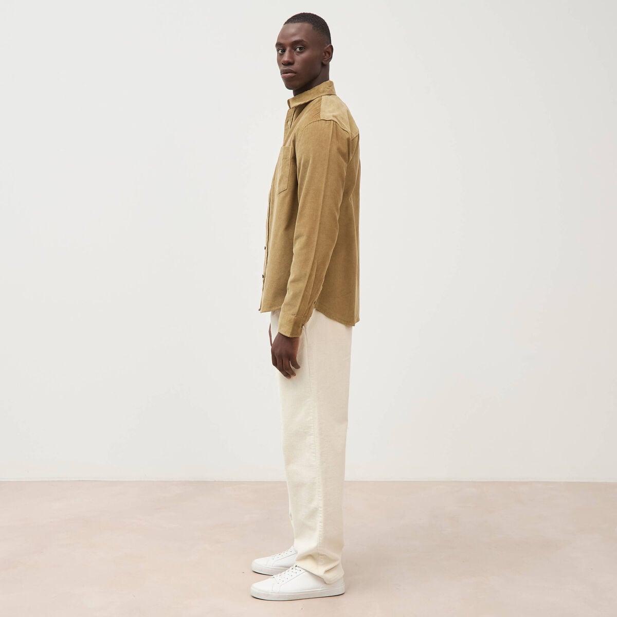 Chemise col classique en velours vert kaki homme