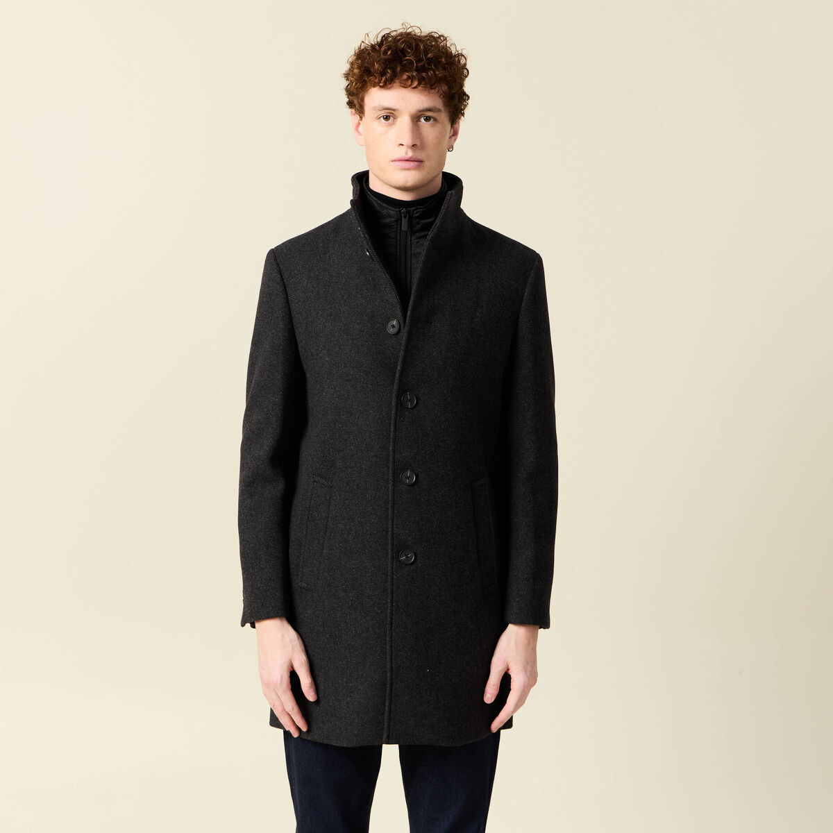 Manteau droit long col montant noir homme