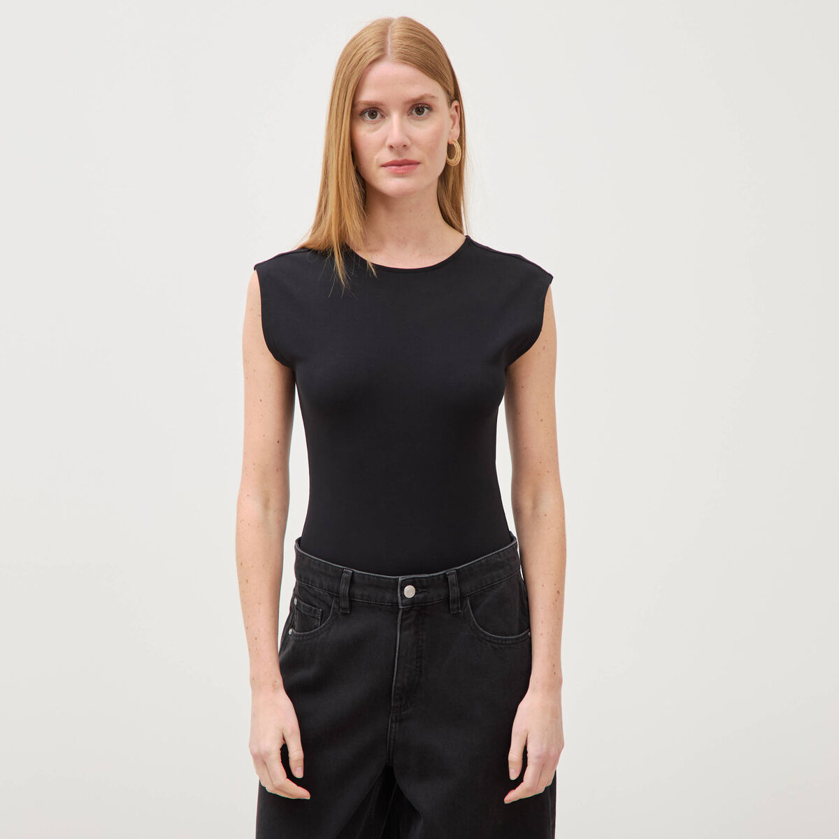 Body ajust&eacute; col rond manches d&eacute;bardeur noir femme