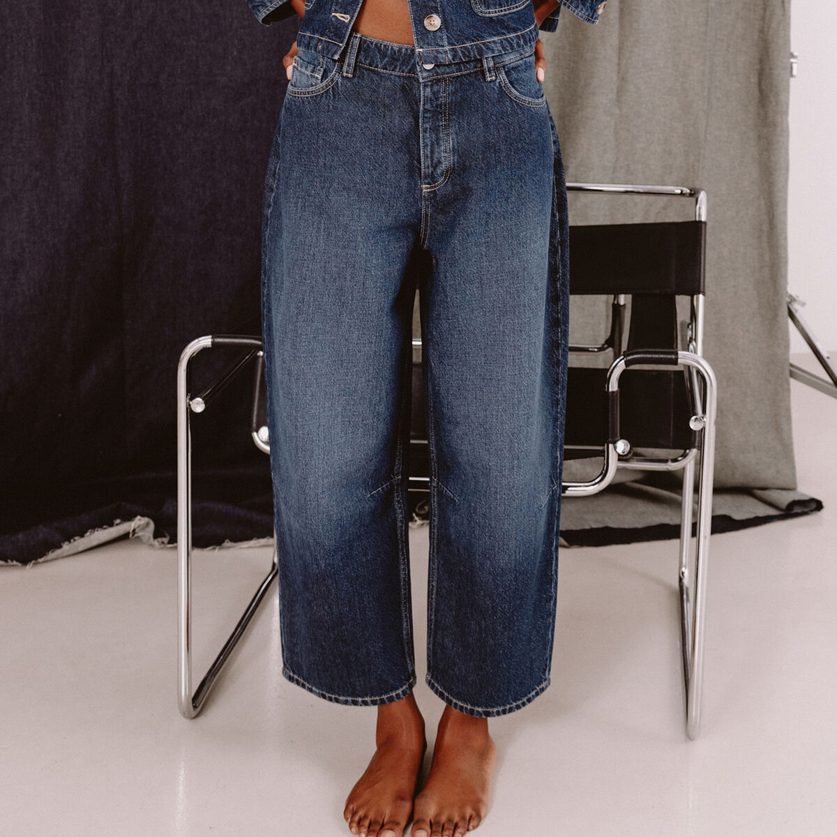 Jeans barrel 7/8&egrave;me taille standard denim brut clean femme
