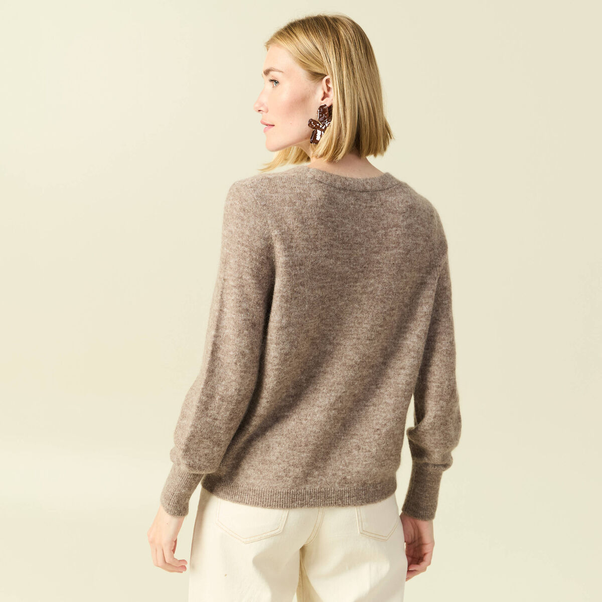 Pull col V manches longues marron clair femme