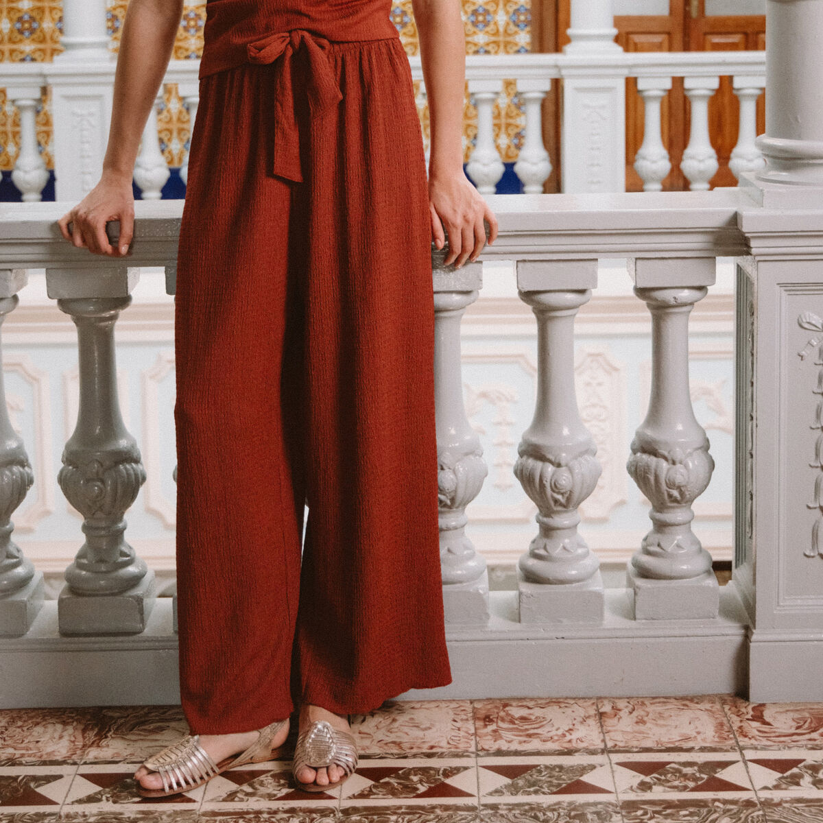 Pantalon loose avec ceinture marron cognac femme