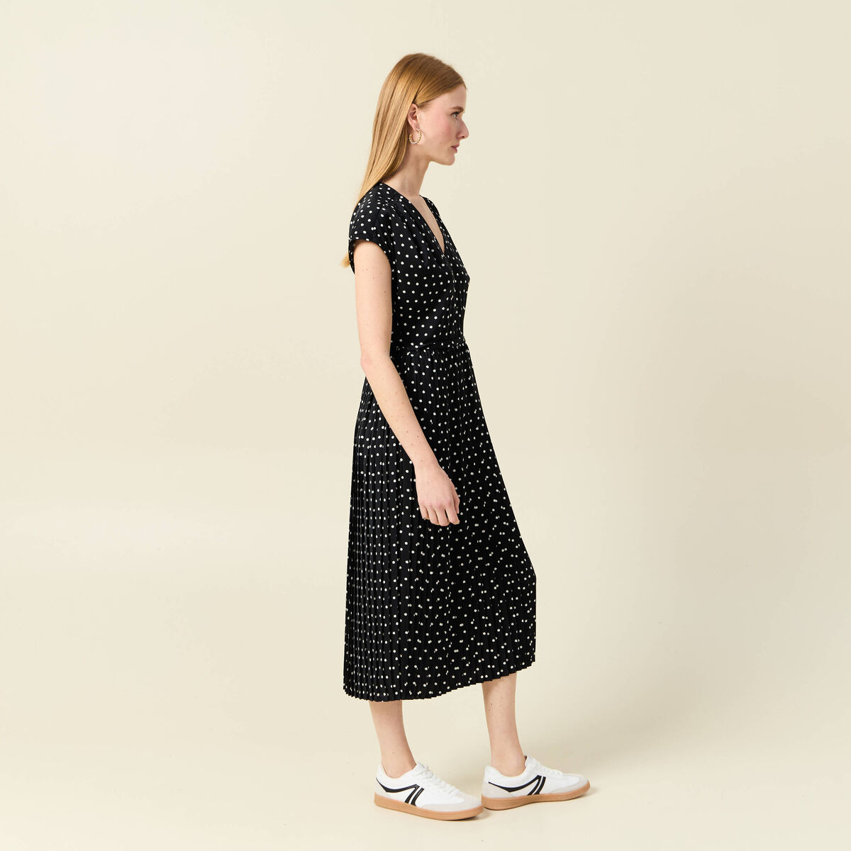Robe midi évasée plissée satin noir femme