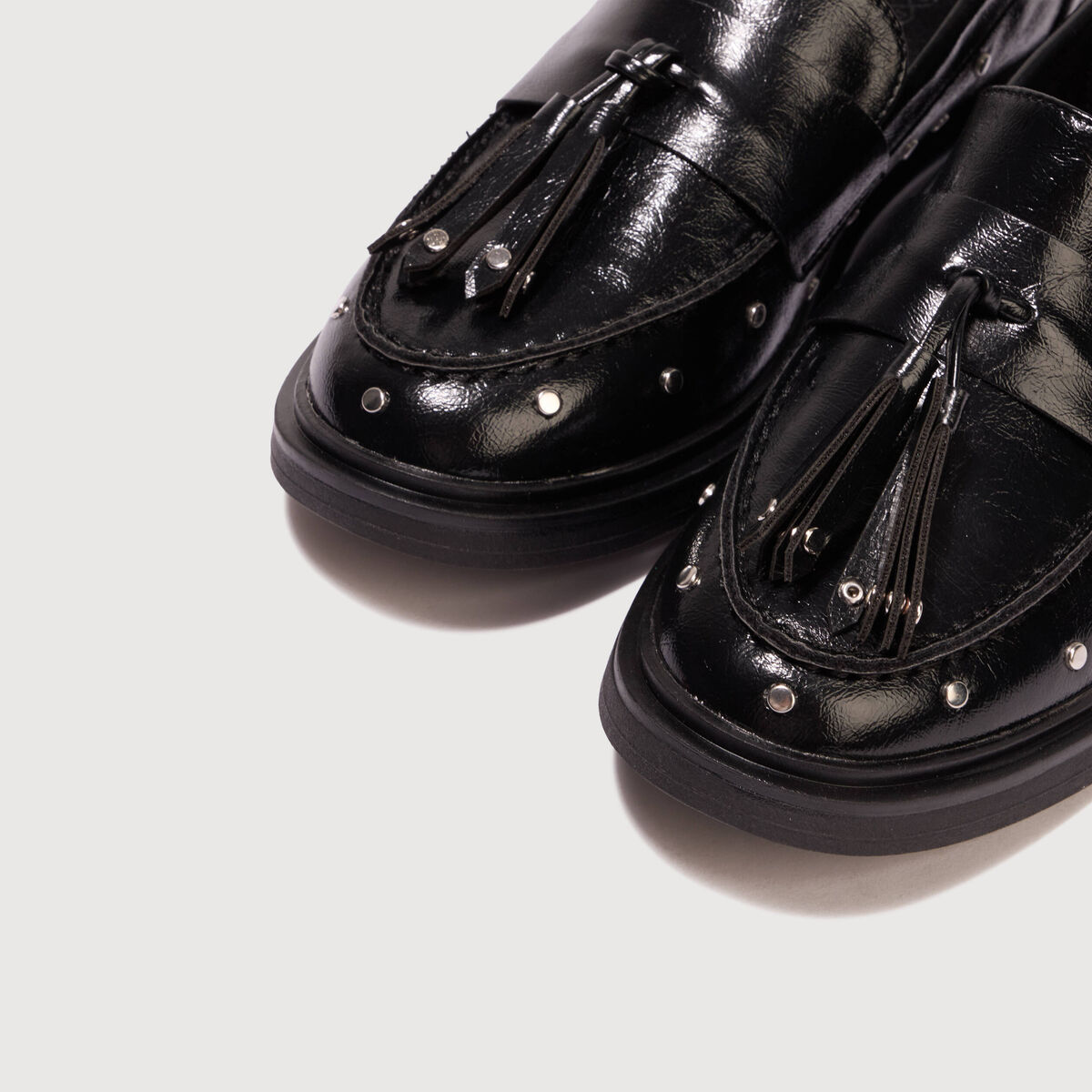 Mocassins avec d&eacute;tails clout&eacute;s noir femme