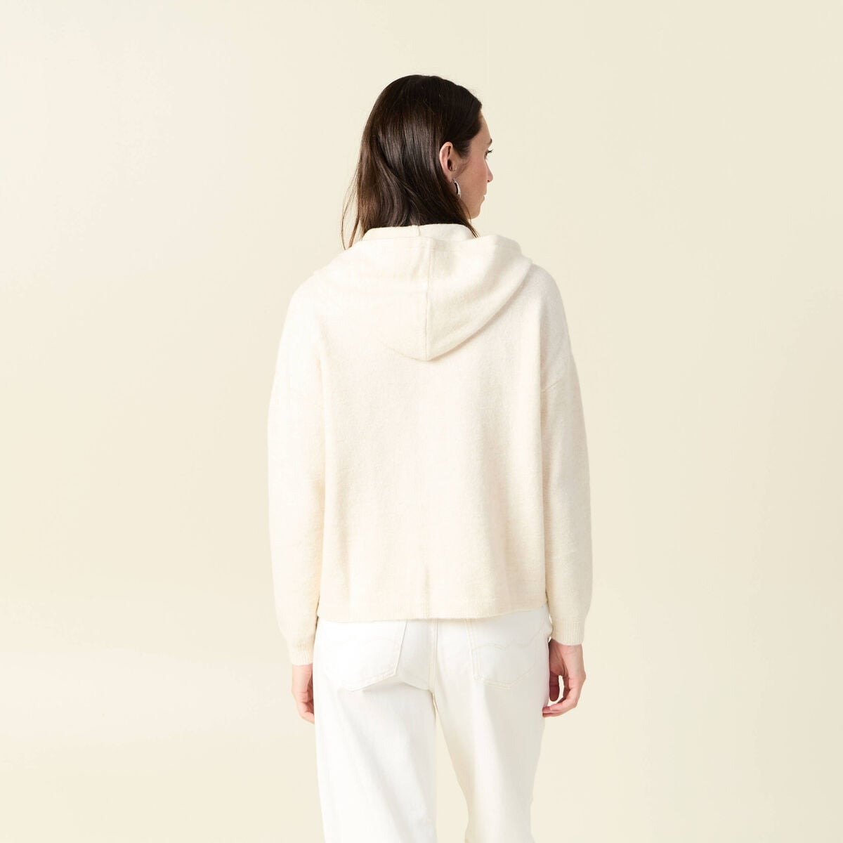 Pull &agrave; capuche zipp&eacute; creme femme