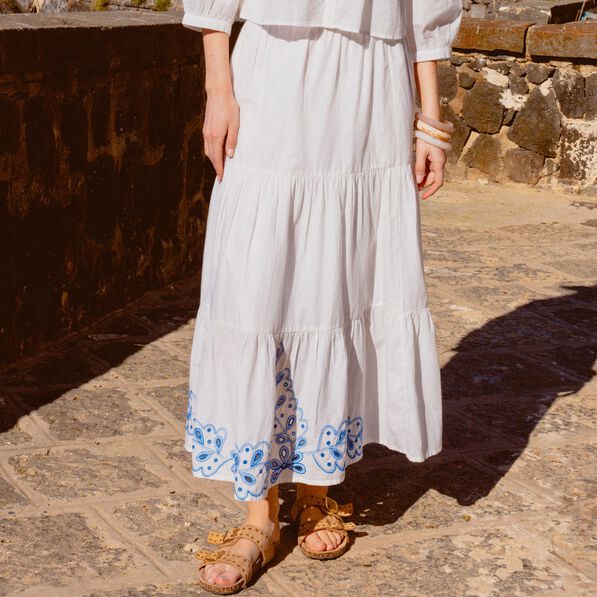 Jupe longue évasée brodée ecru femme