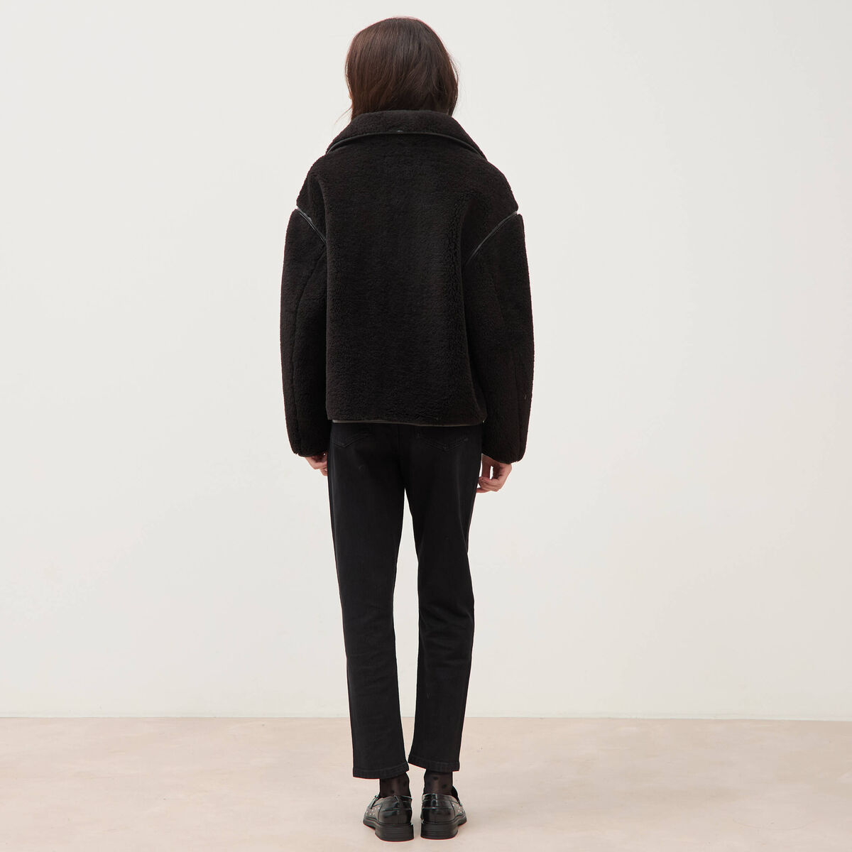 Manteau court oversize sherpa noir femme