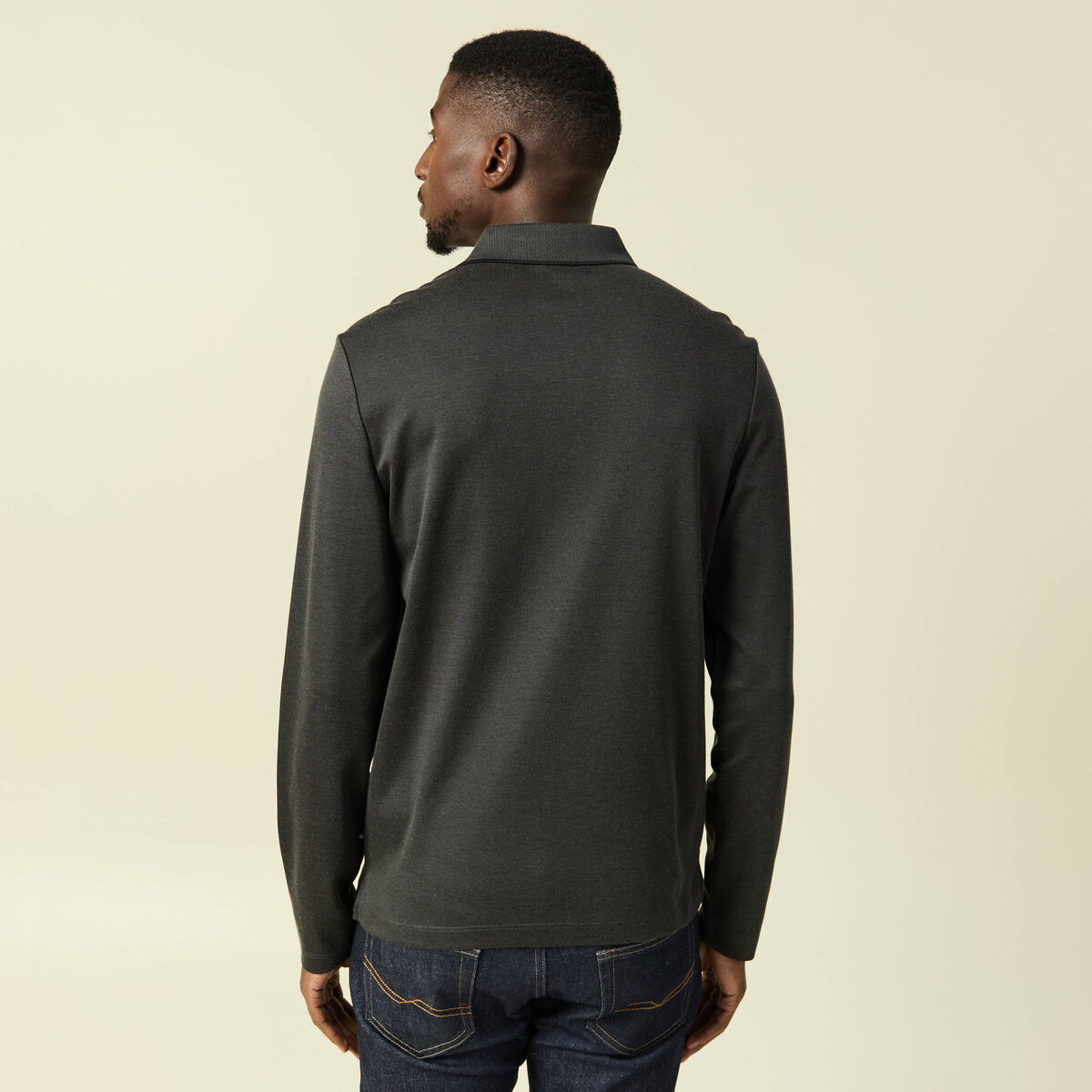 Polo cintr&eacute; manches longues noir homme