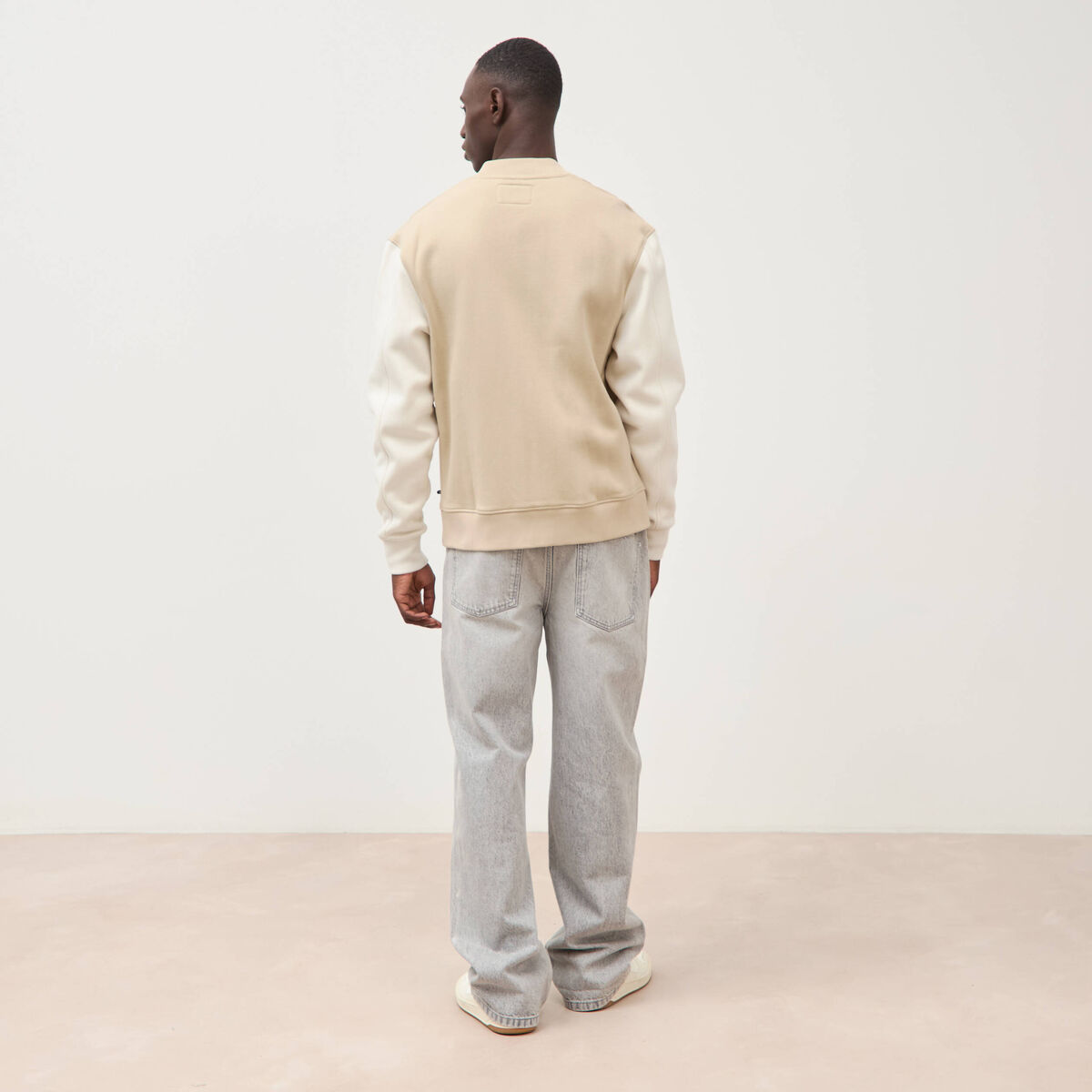Sweat manches longues brod&eacute; beige homme