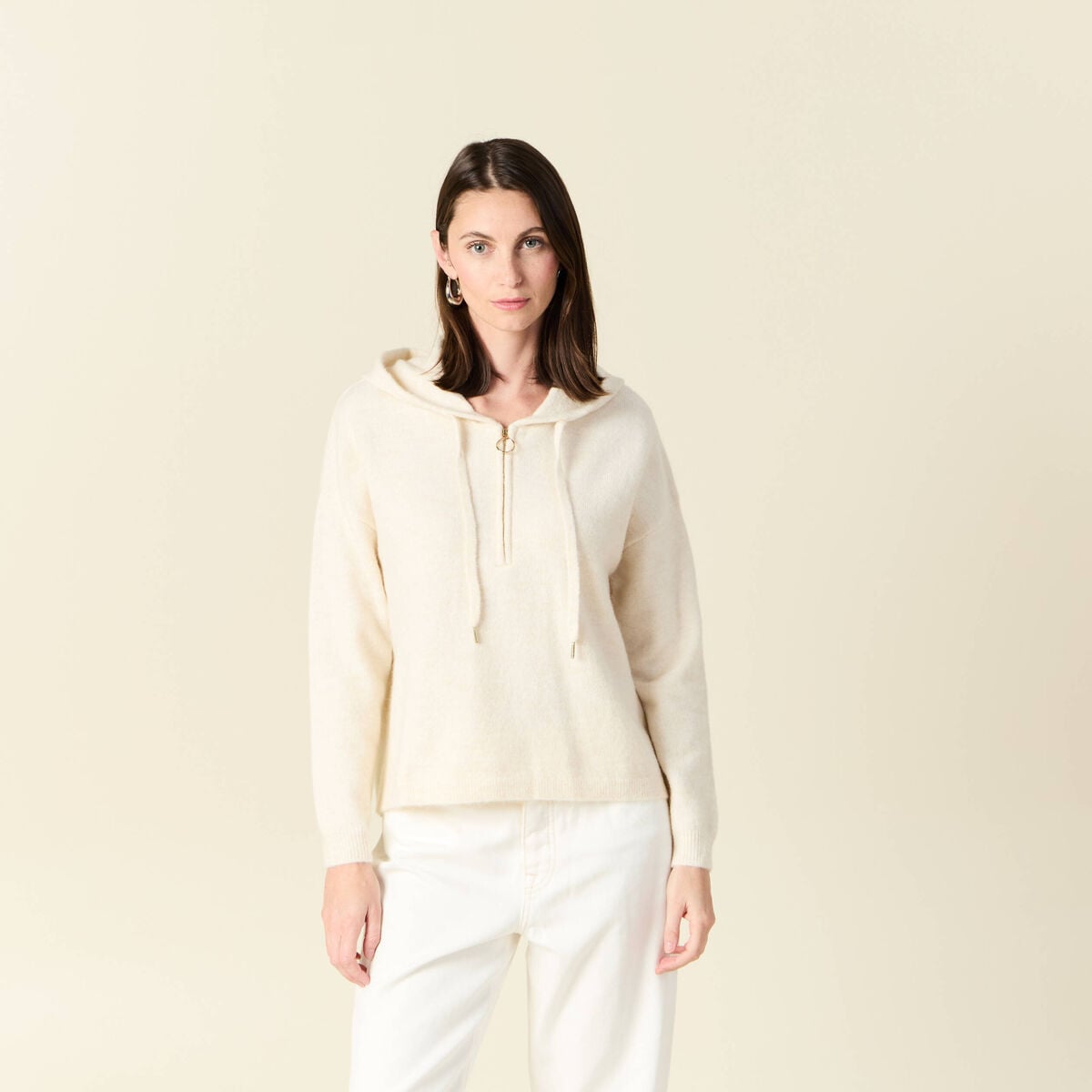 Pull &agrave; capuche zipp&eacute; creme femme