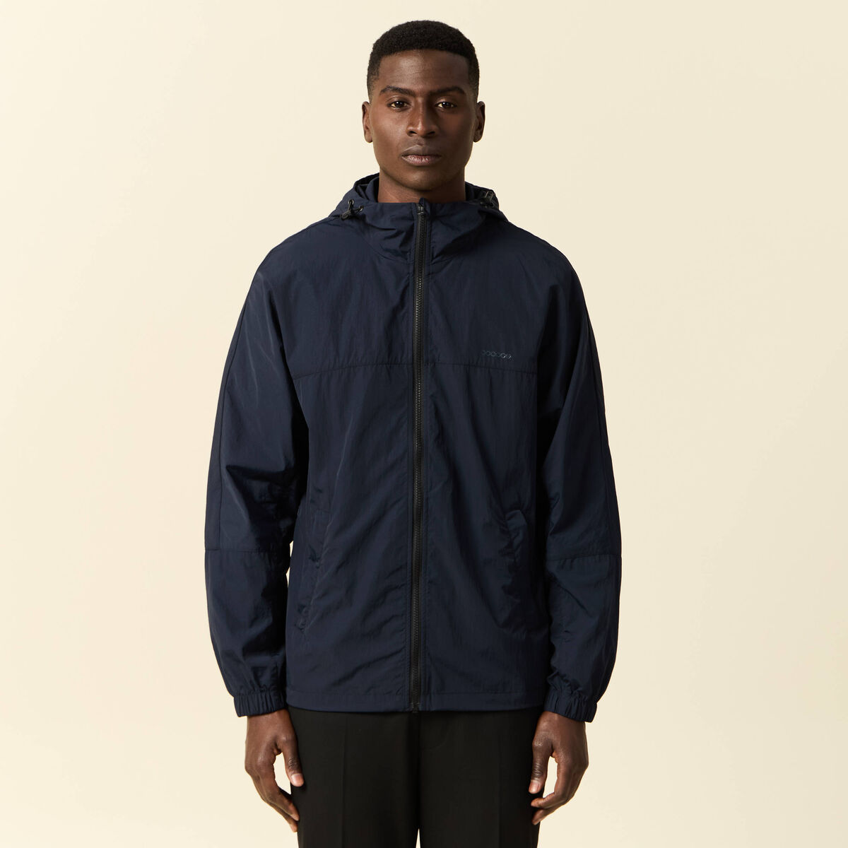 Coupe-vent zippé à capuche bleu marine homme