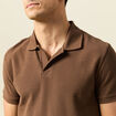 Polo cintré col cubain manches courtes marron homme
