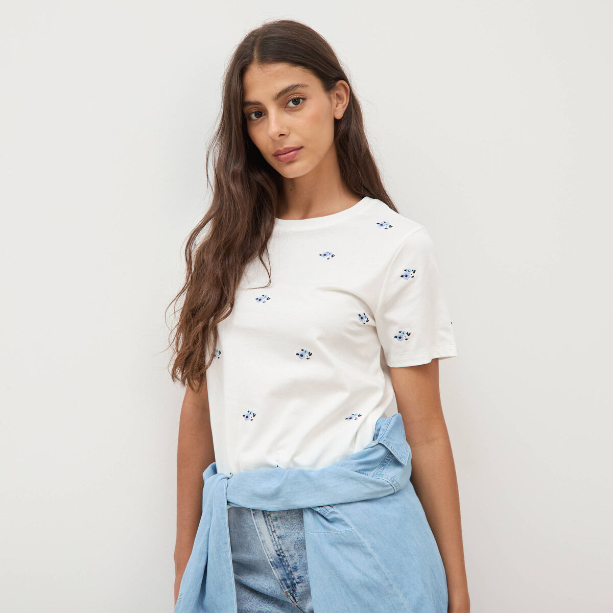 T-shirt droit col rond brod&eacute; en coton ivoire femme