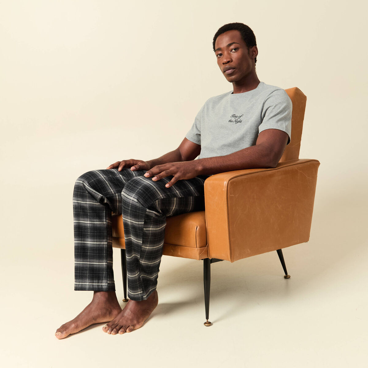 Pyjama haut et bas gris fonc&eacute; homme