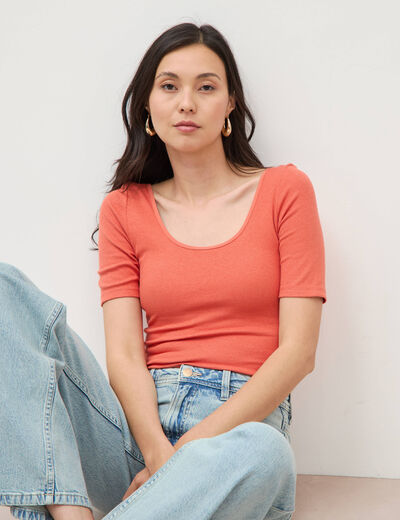T-shirt ajust&eacute; d&eacute;collet&eacute; manches courtes rouge fonc&eacute; femme