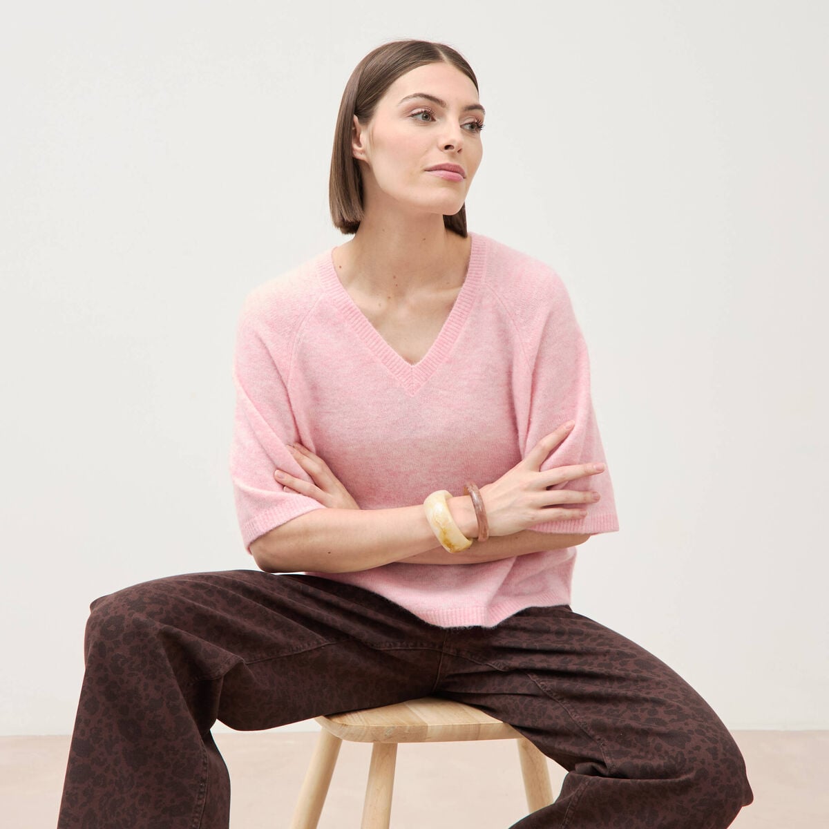 Pull droit court col v manches courtes rose clair femme