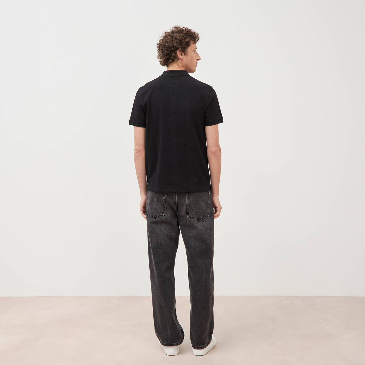 Polo cintr&eacute; en coton manches courtes noir homme