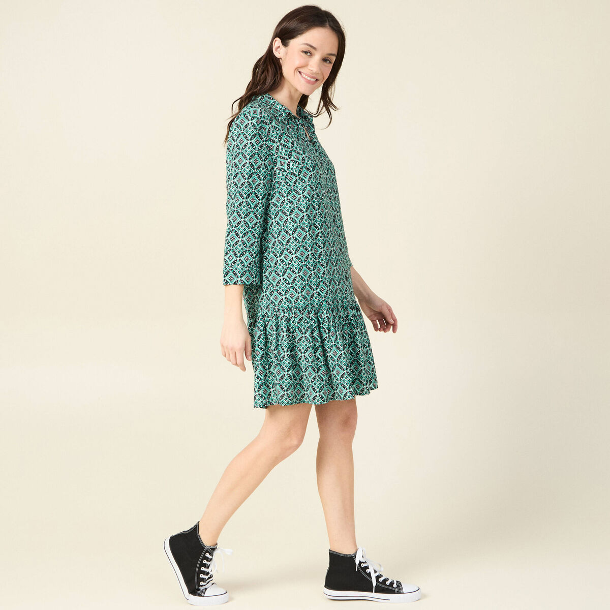Robe courte &eacute;vas&eacute;e manches longues vert femme